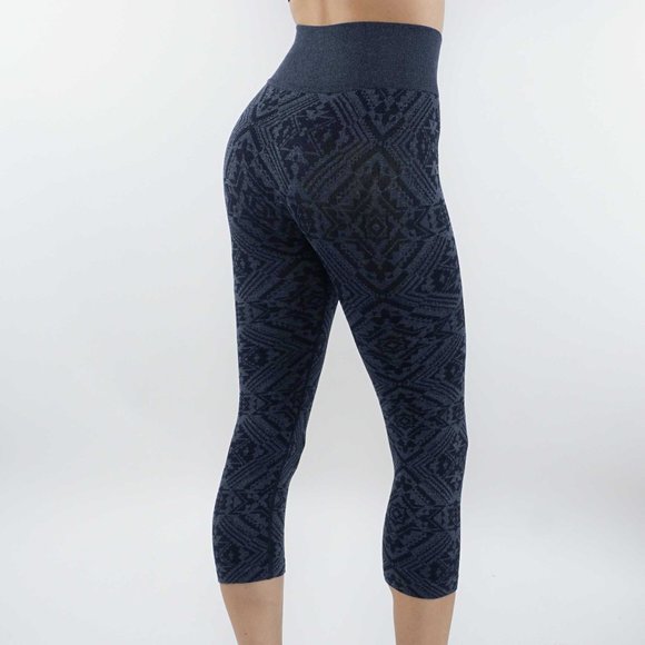 Cute Capri Comression Leggings - Picture 2 of 3
